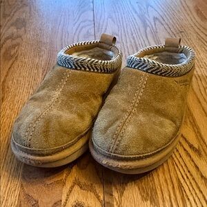 Koolaburra by UGG Burree slipper in chestnut suede